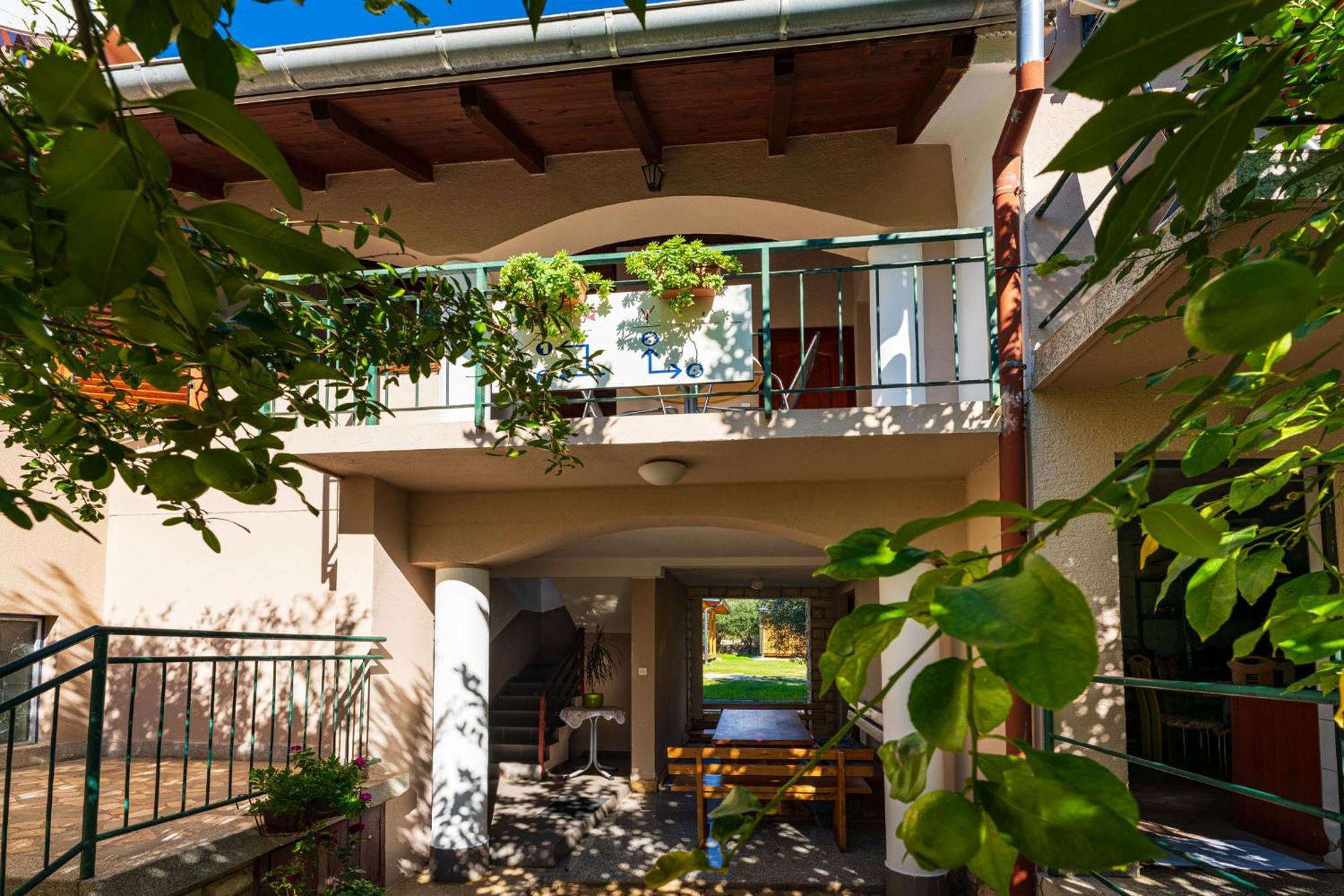 Apartments Adriana Starigrad Paklenica Esterno foto