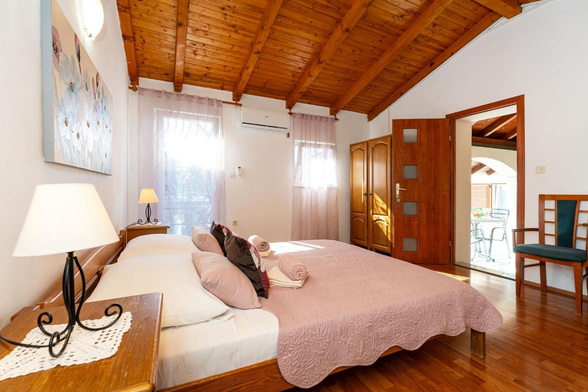 Apartments Adriana Starigrad Paklenica Esterno foto
